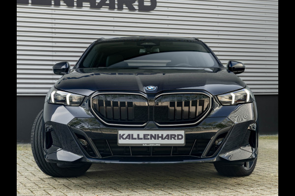BMW 5 Serie Touring 530e M-Sport Pro - Pano - 21 inch - Head-up - Trekhaak - Harman Kardon
