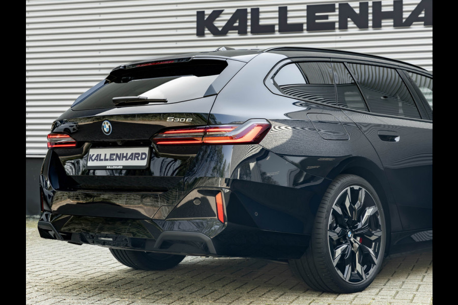BMW 5 Serie Touring 530e M-Sport Pro - Pano - 21 inch - Head-up - Trekhaak - Harman Kardon