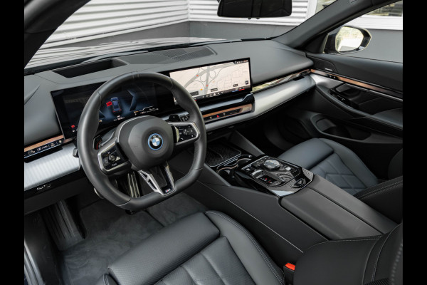 BMW 5 Serie Touring 530e M-Sport Pro - Pano - 21 inch - Head-up - Trekhaak - Harman Kardon