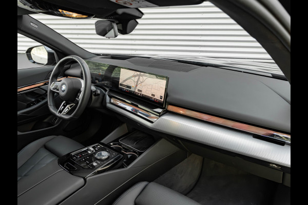 BMW 5 Serie Touring 530e M-Sport Pro - Pano - 21 inch - Head-up - Trekhaak - Harman Kardon