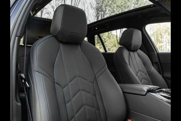 BMW 5 Serie Touring 530e M-Sport Pro - Pano - 21 inch - Head-up - Trekhaak - Harman Kardon
