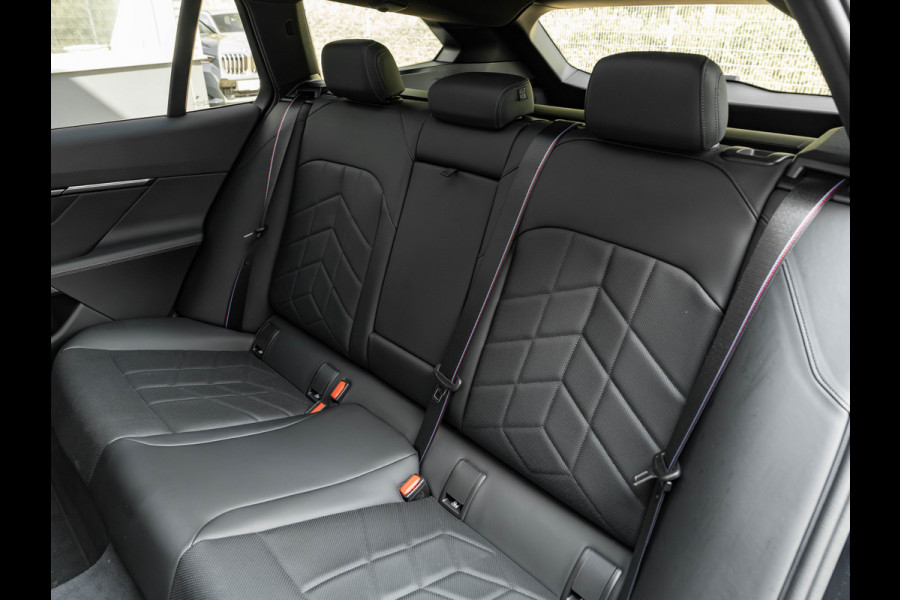 BMW 5 Serie Touring 530e M-Sport Pro - Pano - 21 inch - Head-up - Trekhaak - Harman Kardon