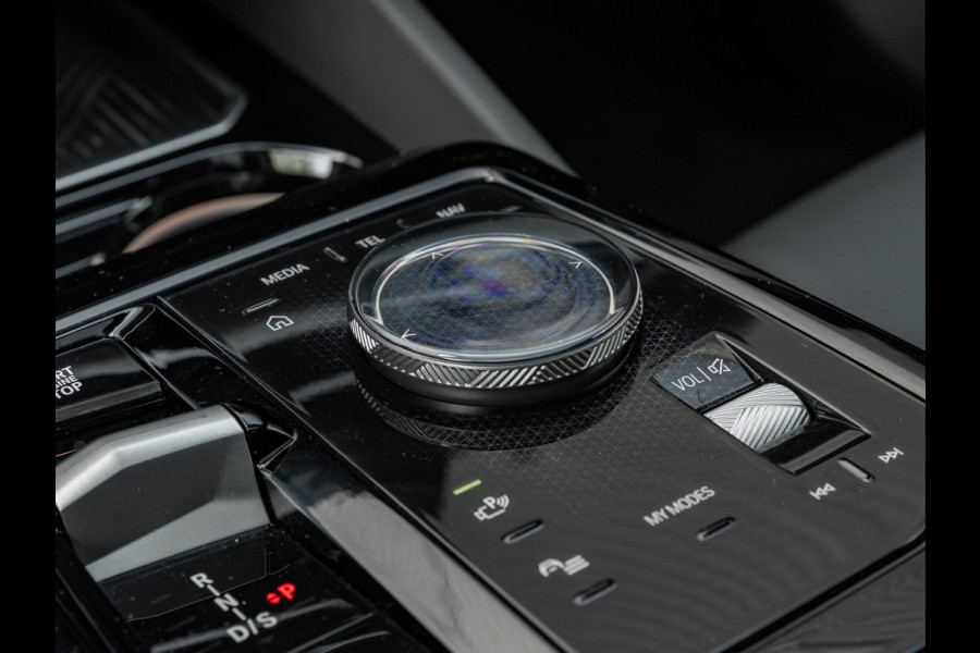 BMW 5 Serie Touring 530e M-Sport Pro - Pano - 21 inch - Head-up - Trekhaak - Harman Kardon