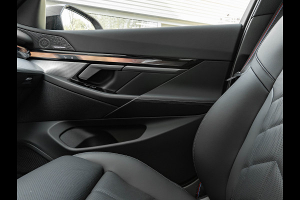 BMW 5 Serie Touring 530e M-Sport Pro - Pano - 21 inch - Head-up - Trekhaak - Harman Kardon