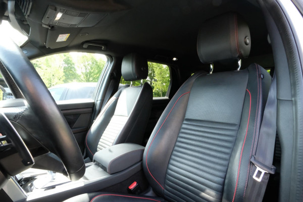 Land Rover Discovery Sport P300e 1.5 R-Dynamic S 310 PK | Camera | Lederen bekleding | Navigatie | Cold Climate Pack | 20 inch | Contrasterend dak