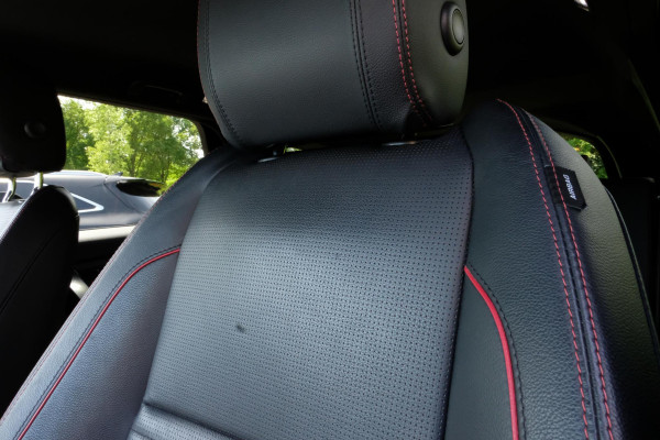Land Rover Discovery Sport P300e 1.5 R-Dynamic S 310 PK | Camera | Lederen bekleding | Navigatie | Cold Climate Pack | 20 inch | Contrasterend dak