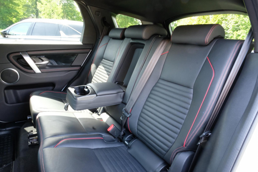 Land Rover Discovery Sport P300e 1.5 R-Dynamic S 310 PK | Camera | Lederen bekleding | Navigatie | Cold Climate Pack | 20 inch | Contrasterend dak