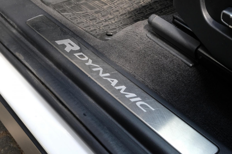 Land Rover Discovery Sport P300e 1.5 R-Dynamic S 310 PK | Camera | Lederen bekleding | Navigatie | Cold Climate Pack | 20 inch | Contrasterend dak