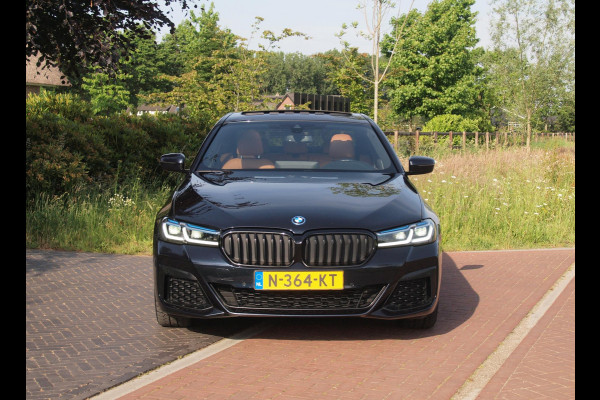 BMW 5 Serie 530e Business Edition Plus | Panoramadak | Sfeerverlichting | Laser LED | Apple Carplay |