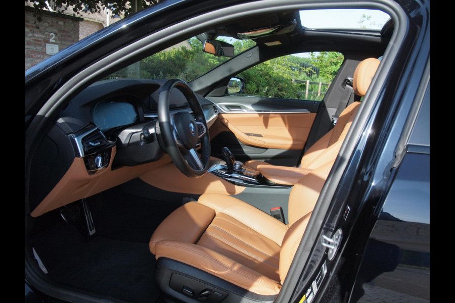 BMW 5 Serie 530e Business Edition Plus | Panoramadak | Sfeerverlichting | Laser LED | Apple Carplay |
