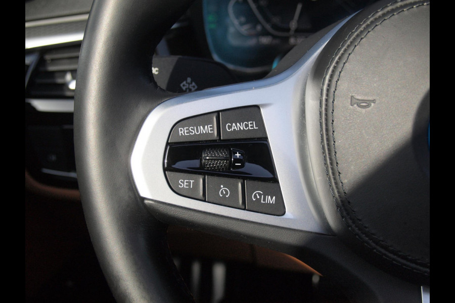 BMW 5 Serie 530e Business Edition Plus | Panoramadak | Sfeerverlichting | Laser LED | Apple Carplay |