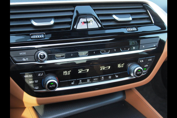 BMW 5 Serie 530e Business Edition Plus | Panoramadak | Sfeerverlichting | Laser LED | Apple Carplay |