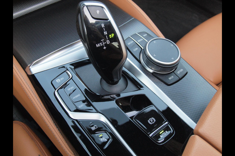 BMW 5 Serie 530e Business Edition Plus | Panoramadak | Sfeerverlichting | Laser LED | Apple Carplay |