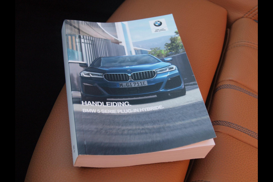 BMW 5 Serie 530e Business Edition Plus | Panoramadak | Sfeerverlichting | Laser LED | Apple Carplay |