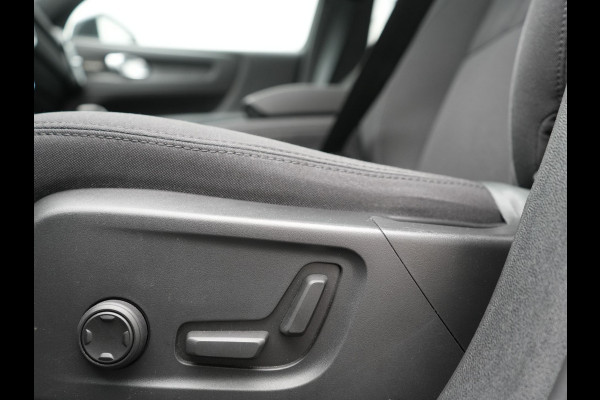 Volvo XC40 Single Motor Extended Range Ultimate 78 kWh 252pk Dealer O.H. | Panodak | Adaptive Cruise | 360 Camera | Harman / Kardon | Warmtepomp | Sportstoelen Memory & Verwarmd | Google Assistent | Keyless | Blis | Apple Carplay | DAB |