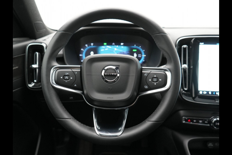 Volvo XC40 Single Motor Extended Range Ultimate 78 kWh 252pk Dealer O.H. | Panodak | Adaptive Cruise | 360 Camera | Harman / Kardon | Warmtepomp | Sportstoelen Memory & Verwarmd | Google Assistent | Keyless | Blis | Apple Carplay | DAB |