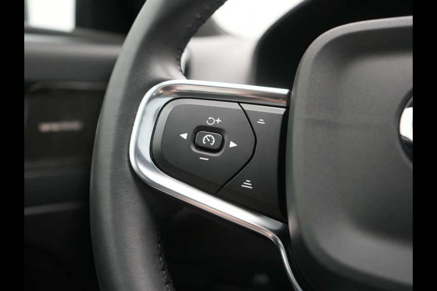 Volvo XC40 Single Motor Extended Range Ultimate 78 kWh 252pk Dealer O.H. | Panodak | Adaptive Cruise | 360 Camera | Harman / Kardon | Warmtepomp | Sportstoelen Memory & Verwarmd | Google Assistent | Keyless | Blis | Apple Carplay | DAB |