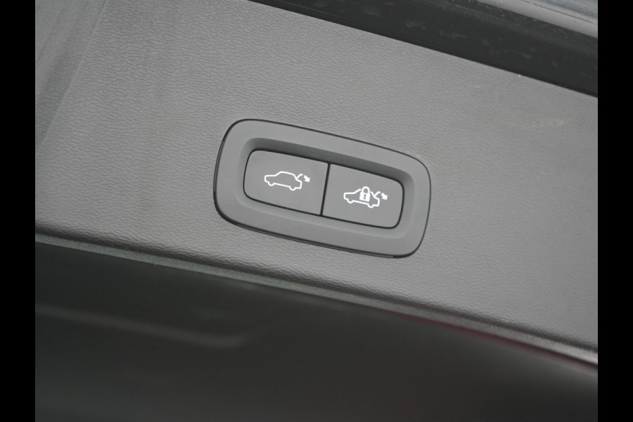Volvo XC40 Single Motor Extended Range Ultimate 78 kWh 252pk Dealer O.H. | Panodak | Adaptive Cruise | 360 Camera | Harman / Kardon | Warmtepomp | Sportstoelen Memory & Verwarmd | Google Assistent | Keyless | Blis | Apple Carplay | DAB |