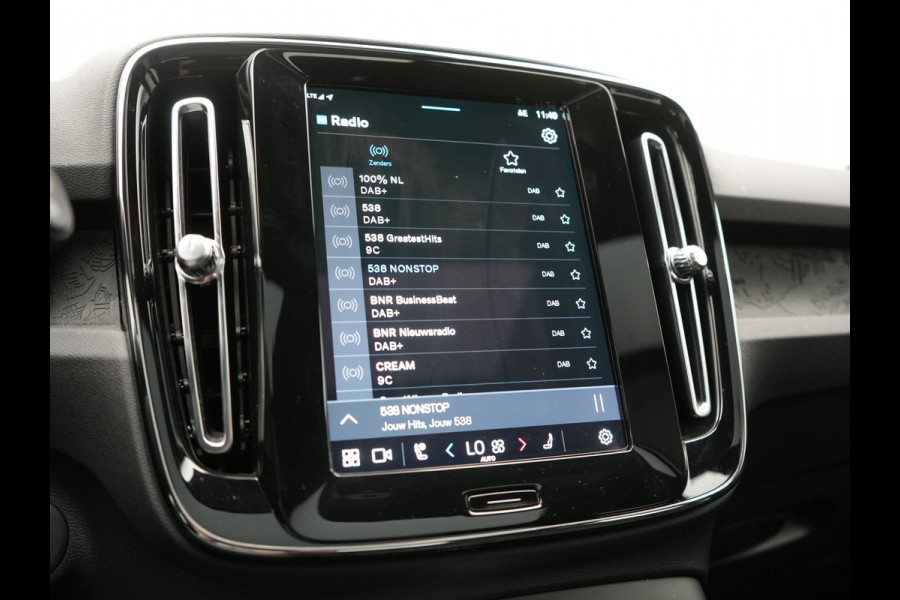 Volvo XC40 Single Motor Extended Range Ultimate 78 kWh 252pk Dealer O.H. | Panodak | Adaptive Cruise | 360 Camera | Harman / Kardon | Warmtepomp | Sportstoelen Memory & Verwarmd | Google Assistent | Keyless | Blis | Apple Carplay | DAB |