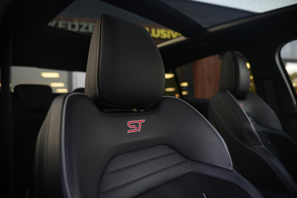 Ford Focus 2.3 EcoBoost ST-X MK4 Virtual Teller Automaat | Panorama | HUD | ACC | Performance Seats | Camera | Winter Pack