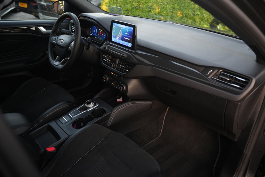 Ford Focus 2.3 EcoBoost ST-X MK4 Virtual Teller Automaat | Panorama | HUD | ACC | Performance Seats | Camera | Winter Pack