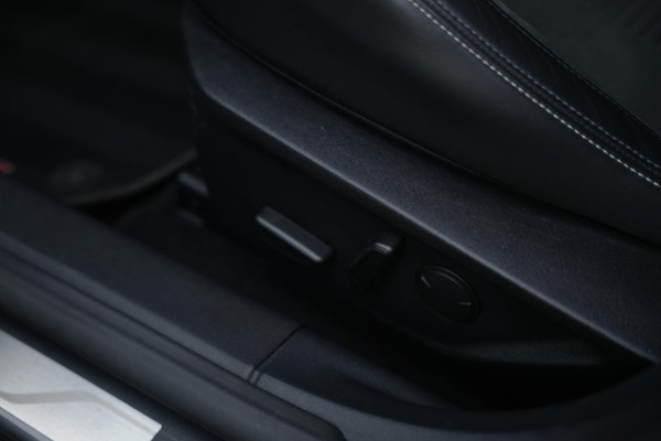 Ford Focus 2.3 EcoBoost ST-X MK4 Virtual Teller Automaat | Panorama | HUD | ACC | Performance Seats | Camera | Winter Pack