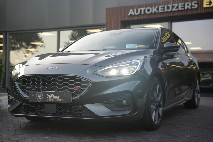 Ford Focus 2.3 EcoBoost ST-X MK4 Virtual Teller Automaat | Panorama | HUD | ACC | Performance Seats | Camera | Winter Pack