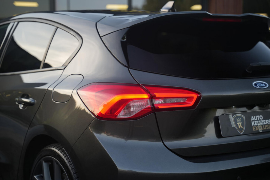 Ford Focus 2.3 EcoBoost ST-X MK4 Virtual Teller Automaat | Panorama | HUD | ACC | Performance Seats | Camera | Winter Pack