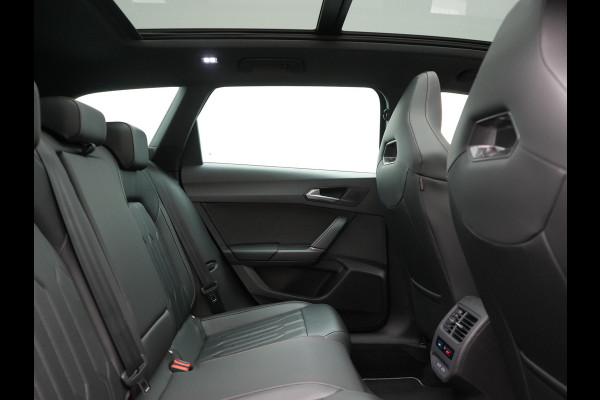 CUPRA Leon Sportstourer 1.4 e-Hybrid VZ Copper Edition PHEV 245pk Dealer O.H. | Panodak | Adaptive Cruise | Camera | Lederen Sportstoelen Memory & Verwarmd | Sfeerverlichting | Stuur Verwarmd | Apple Carplay | Keyless | Blis | Navigatie | DAB | Plug In Hybrid |
