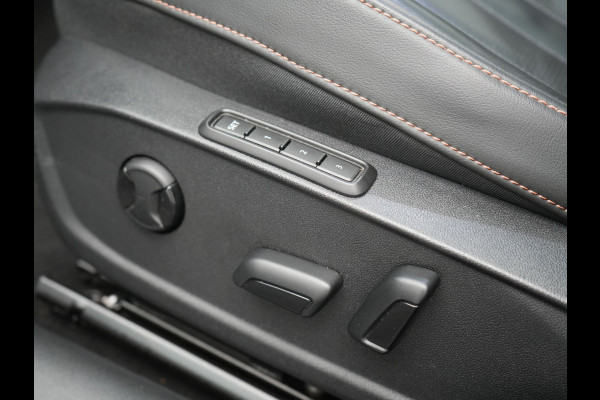 CUPRA Leon Sportstourer 1.4 e-Hybrid VZ Copper Edition PHEV 245pk Dealer O.H. | Panodak | Adaptive Cruise | Camera | Lederen Sportstoelen Memory & Verwarmd | Sfeerverlichting | Stuur Verwarmd | Apple Carplay | Keyless | Blis | Navigatie | DAB | Plug In Hybrid |