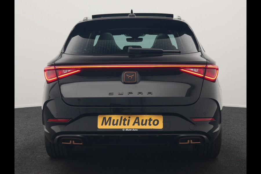 CUPRA Leon Sportstourer 1.4 e-Hybrid VZ Copper Edition PHEV 245pk Dealer O.H. | Panodak | Adaptive Cruise | Camera | Lederen Sportstoelen Memory & Verwarmd | Sfeerverlichting | Stuur Verwarmd | Apple Carplay | Keyless | Blis | Navigatie | DAB | Plug In Hybrid |