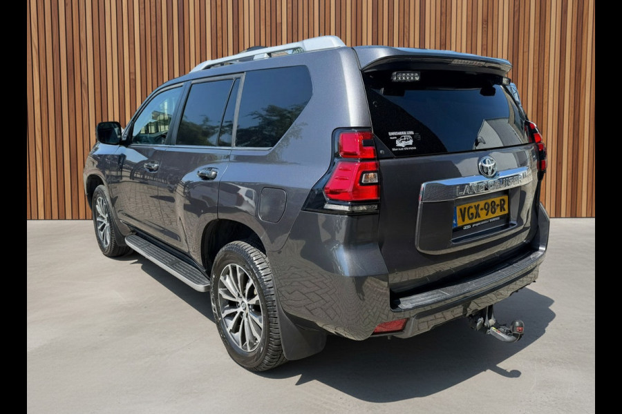 Toyota Land Cruiser 150 2.8 D-4D-F Executive Window Van