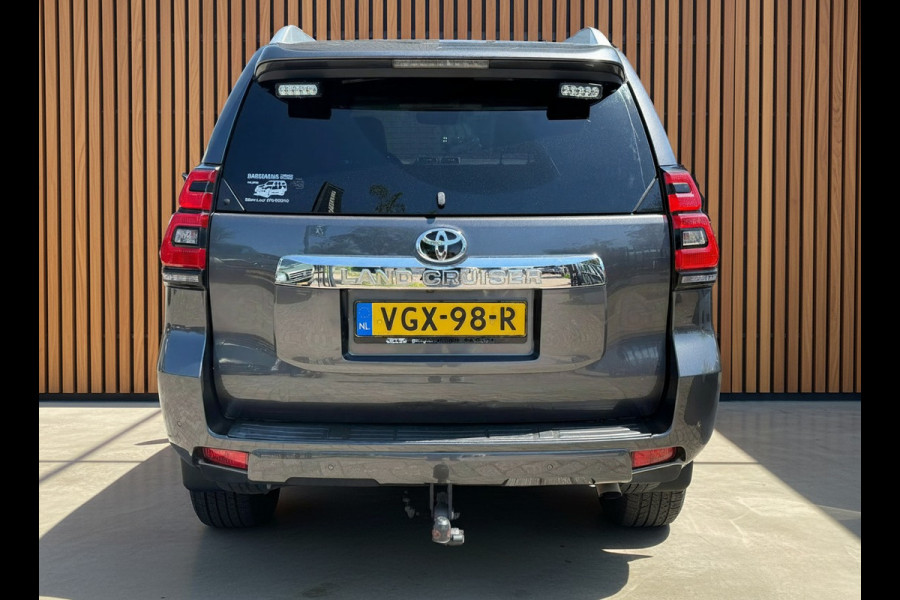 Toyota Land Cruiser 150 2.8 D-4D-F Executive Window Van