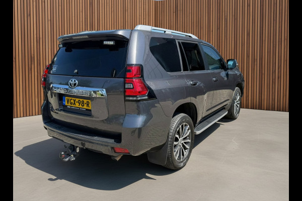 Toyota Land Cruiser 150 2.8 D-4D-F Executive Window Van