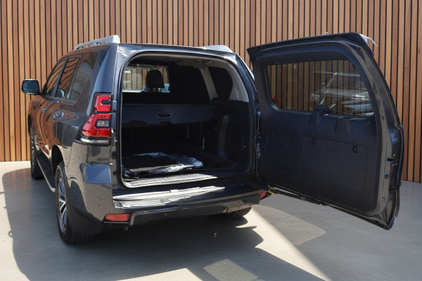 Toyota Land Cruiser 150 2.8 D-4D-F Executive Window Van