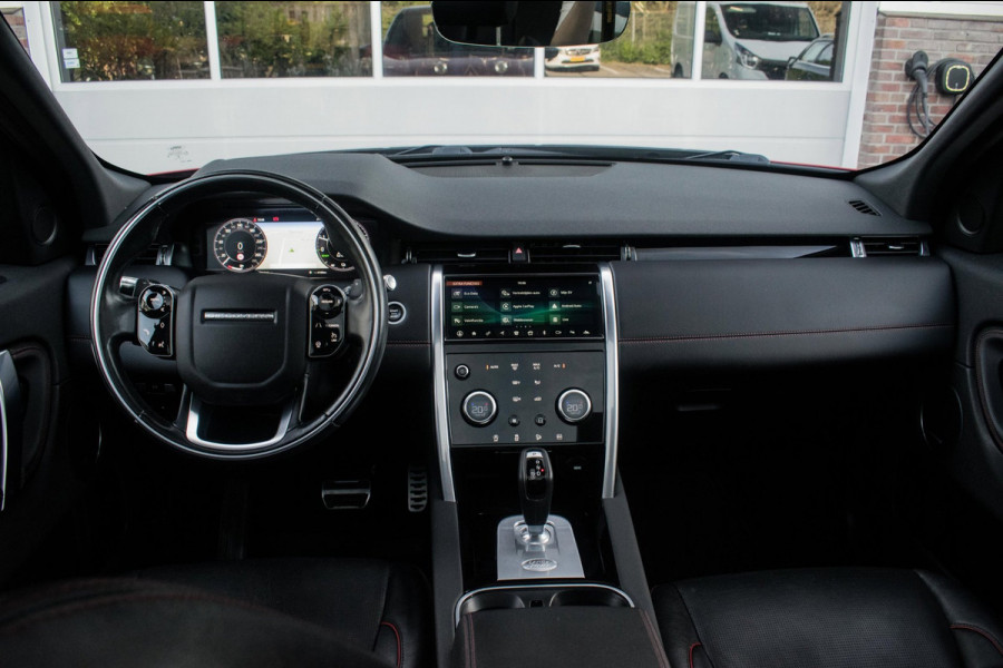 Land Rover Discovery Sport P300e 1.5 R-Dynamic Black Pack HSE NL-auto [ 1e Eigenaar Pano Adaptive Cruise Meridian Trekhaak ]