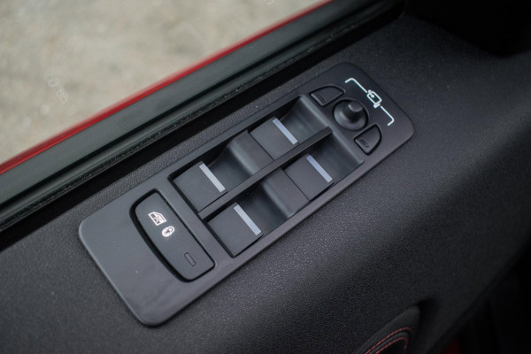 Land Rover Discovery Sport P300e 1.5 R-Dynamic Black Pack HSE NL-auto [ 1e Eigenaar Pano Adaptive Cruise Meridian Trekhaak ]