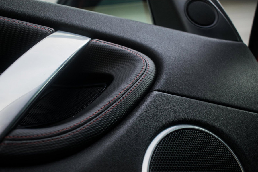 Land Rover Discovery Sport P300e 1.5 R-Dynamic Black Pack HSE NL-auto [ 1e Eigenaar Pano Adaptive Cruise Meridian Trekhaak ]