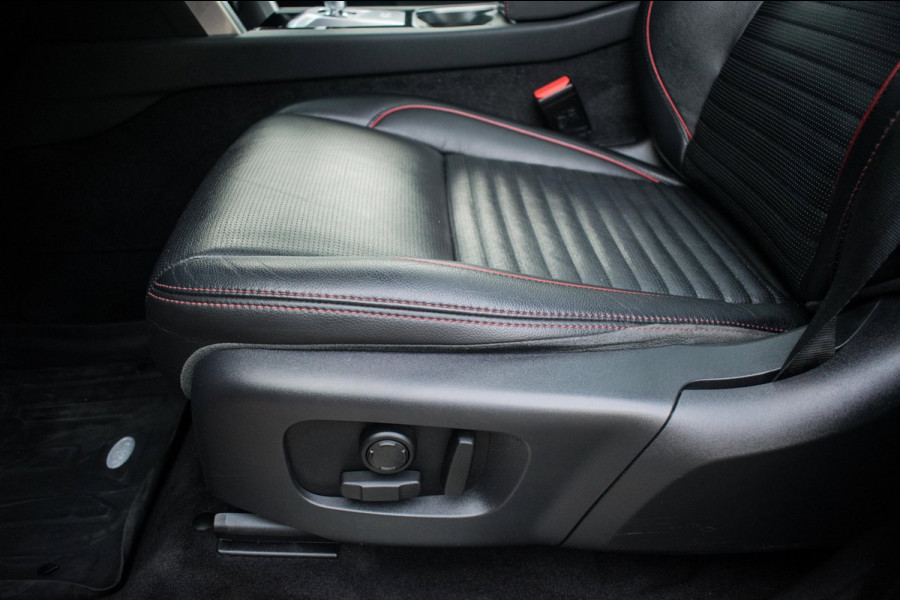 Land Rover Discovery Sport P300e 1.5 R-Dynamic Black Pack HSE NL-auto [ 1e Eigenaar Pano Adaptive Cruise Meridian Trekhaak ]