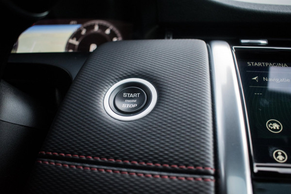 Land Rover Discovery Sport P300e 1.5 R-Dynamic Black Pack HSE NL-auto [ 1e Eigenaar Pano Adaptive Cruise Meridian Trekhaak ]