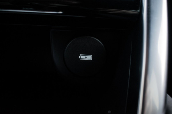 Land Rover Discovery Sport P300e 1.5 R-Dynamic Black Pack HSE NL-auto [ 1e Eigenaar Pano Adaptive Cruise Meridian Trekhaak ]
