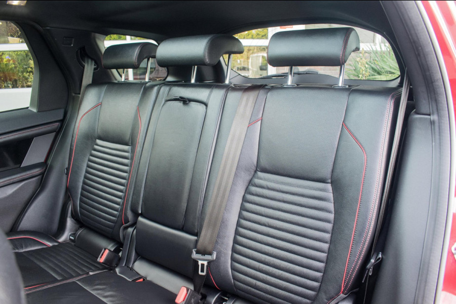 Land Rover Discovery Sport P300e 1.5 R-Dynamic Black Pack HSE NL-auto [ 1e Eigenaar Pano Adaptive Cruise Meridian Trekhaak ]