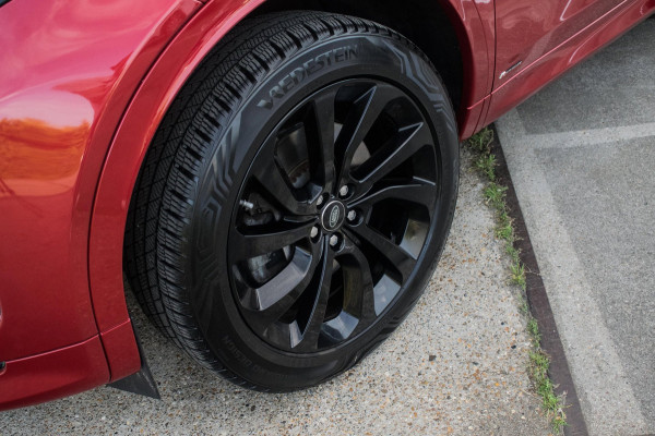 Land Rover Discovery Sport P300e 1.5 R-Dynamic Black Pack HSE NL-auto [ 1e Eigenaar Pano Adaptive Cruise Meridian Trekhaak ]