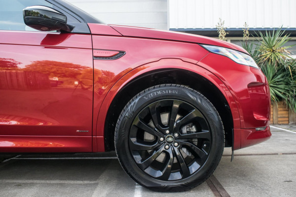 Land Rover Discovery Sport P300e 1.5 R-Dynamic Black Pack HSE NL-auto [ 1e Eigenaar Pano Adaptive Cruise Meridian Trekhaak ]