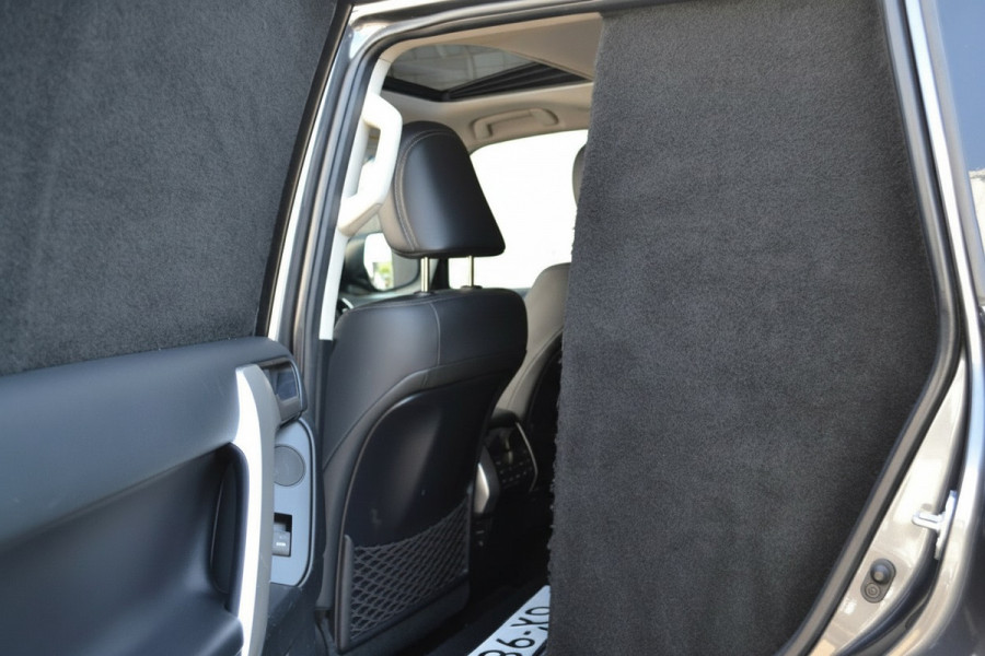 Toyota Land Cruiser 150 2.8 D-4D-F Executive Window Van