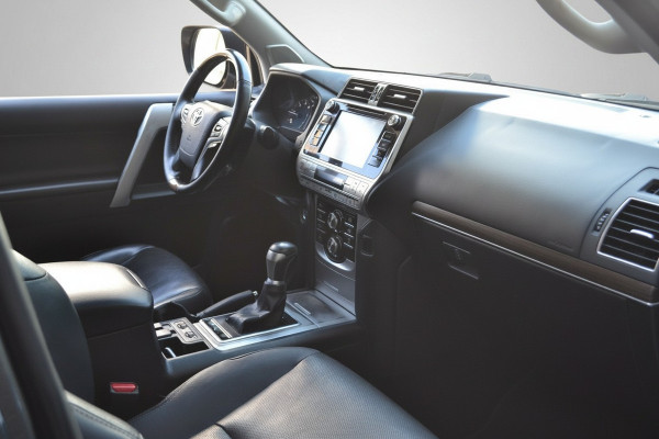 Toyota Land Cruiser 150 2.8 D-4D-F Executive Window Van