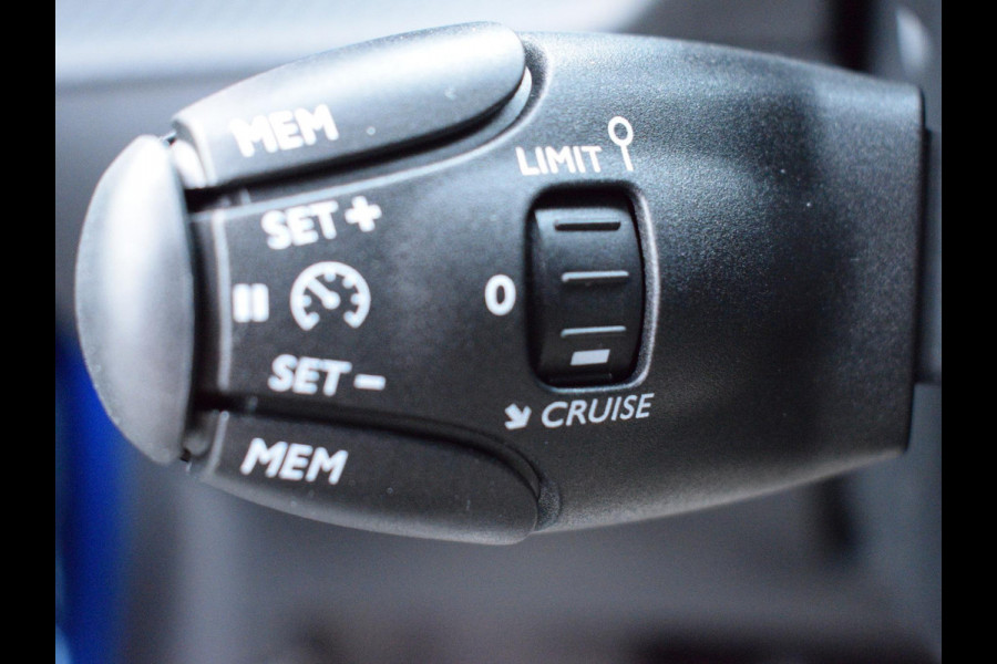 Peugeot 208 1.2 Hybrid 110 e-DCS6 GT Nav l StoelVW. l Elek. stoelen l 360 camera