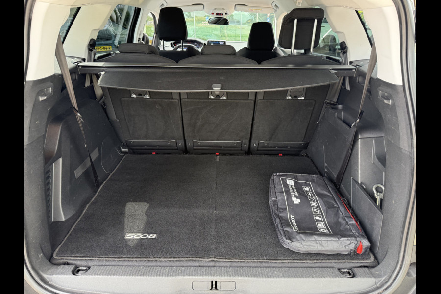 Peugeot 5008 1.2 PureTech Blue Lease Executive ** Trekhaak ** 7-persoons ** Navigatie ** NAP!!