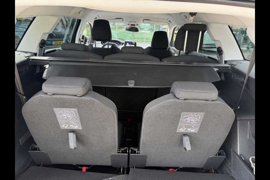 Peugeot 5008 1.2 PureTech Blue Lease Executive ** Trekhaak ** 7-persoons ** Navigatie ** NAP!!
