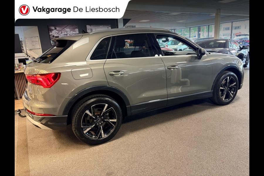 Audi Q3 35 TFSI Business Edition Automaat / pdc / cruise / car-play / stoelverwarming / trekhaak